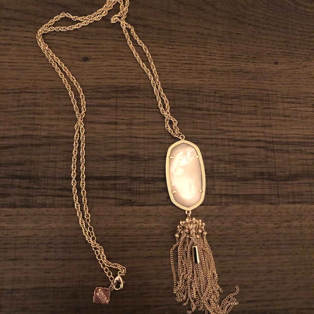 Kendra Scott necklace